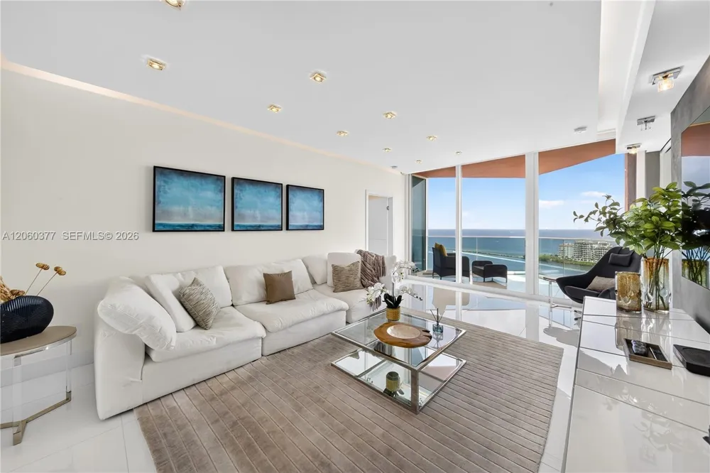 300 S Pointe Dr #2104 Miami Beach, FL 33139