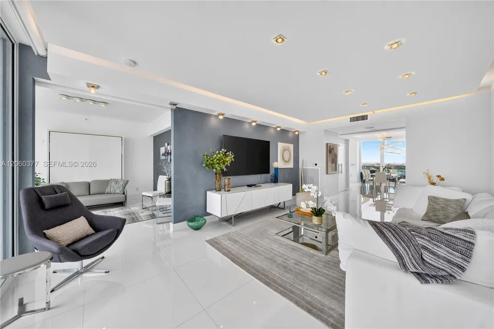 300 S Pointe Dr #2104 Miami Beach, FL 33139