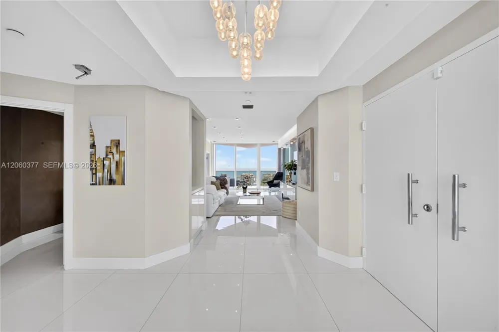 300 S Pointe Dr #2104 Miami Beach, FL 33139