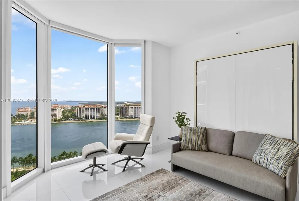 300 S Pointe Dr #2104 Miami Beach, FL 33139