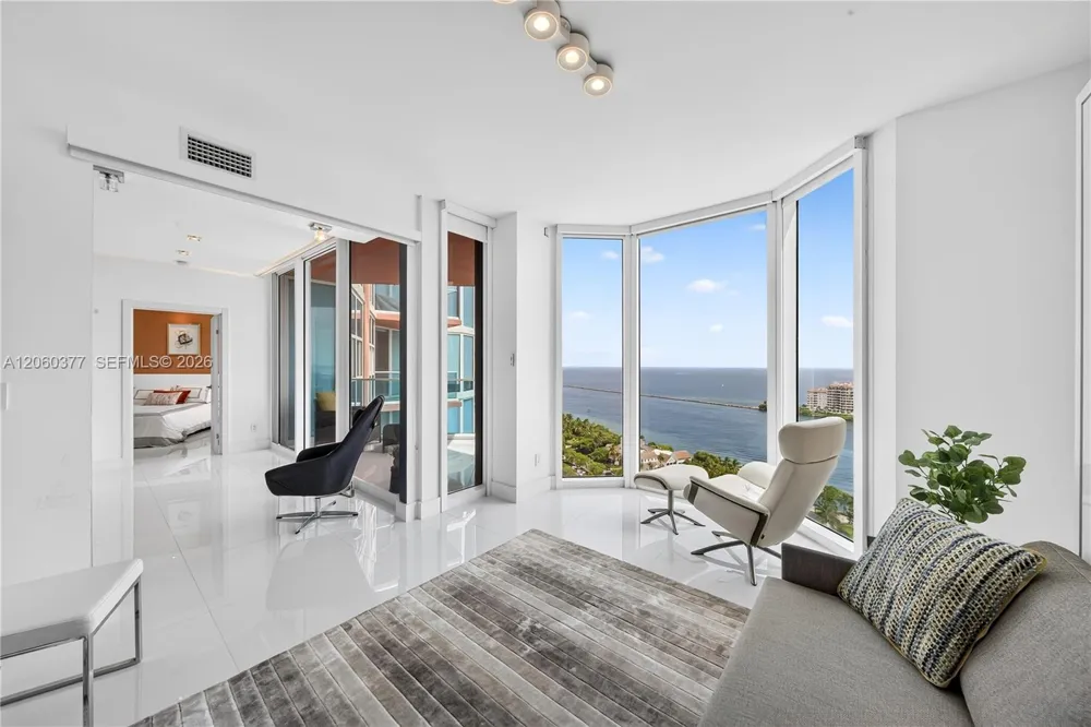 300 S Pointe Dr #2104 Miami Beach, FL 33139