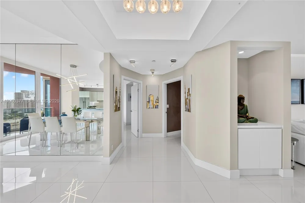 300 S Pointe Dr #2104 Miami Beach, FL 33139