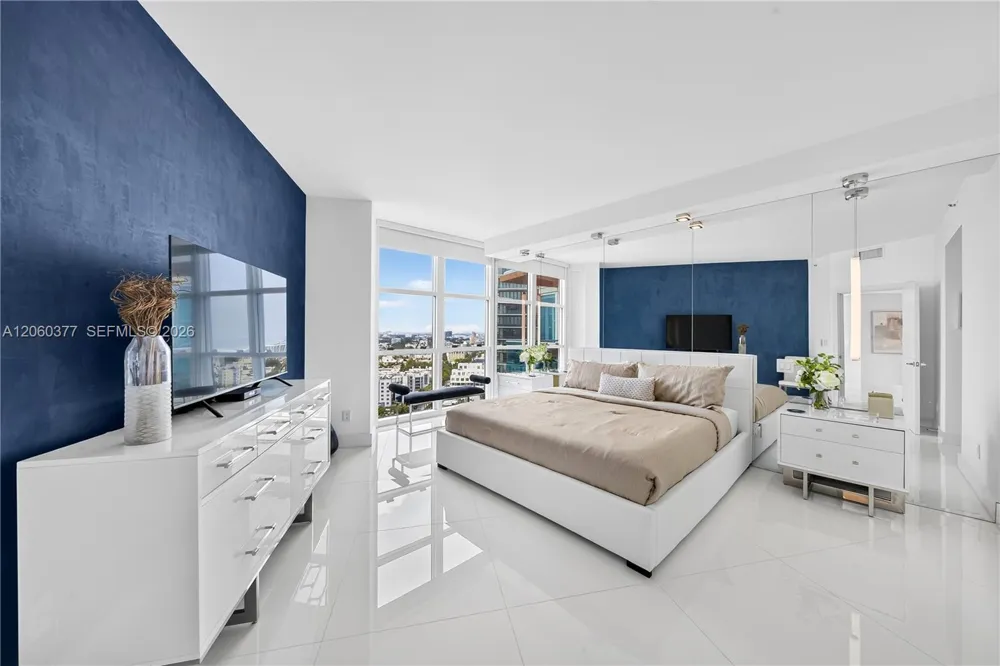 300 S Pointe Dr #2104 Miami Beach, FL 33139