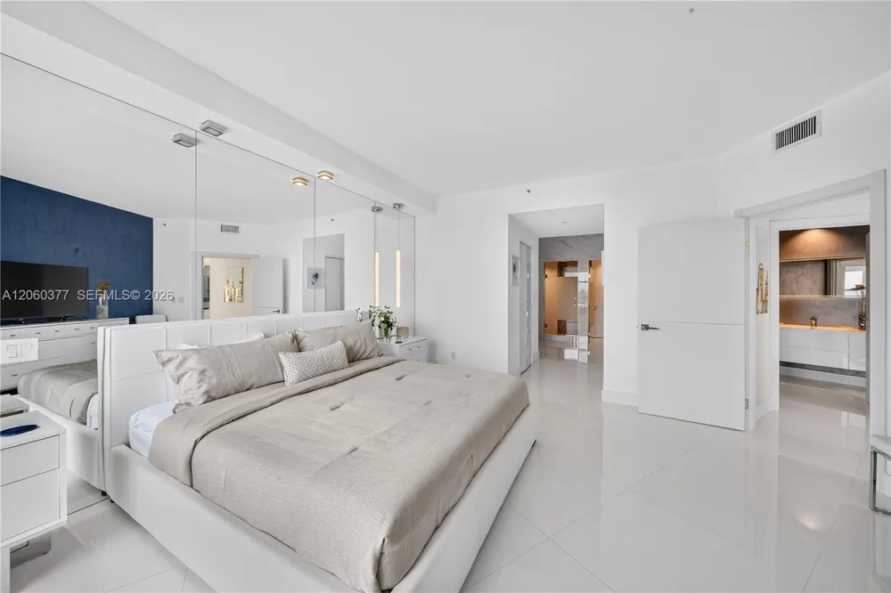 300 S Pointe Dr #2104 Miami Beach, FL 33139