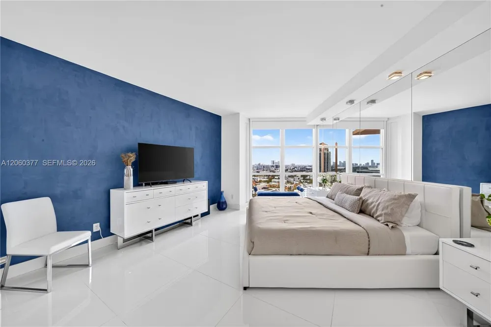 300 S Pointe Dr #2104 Miami Beach, FL 33139