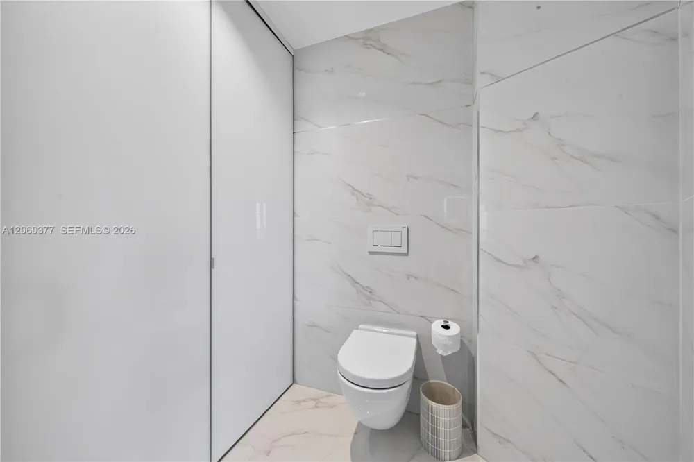 300 S Pointe Dr #2104 Miami Beach, FL 33139