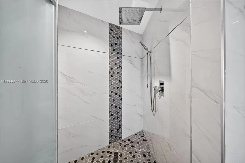 300 S Pointe Dr #2104 Miami Beach, FL 33139
