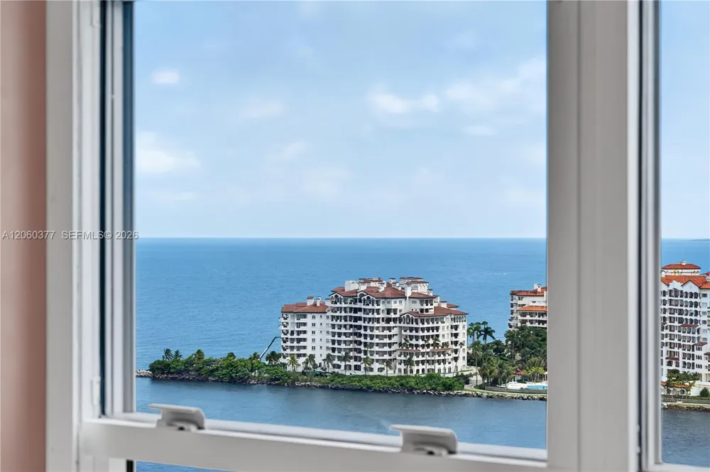 300 S Pointe Dr #2104 Miami Beach, FL 33139