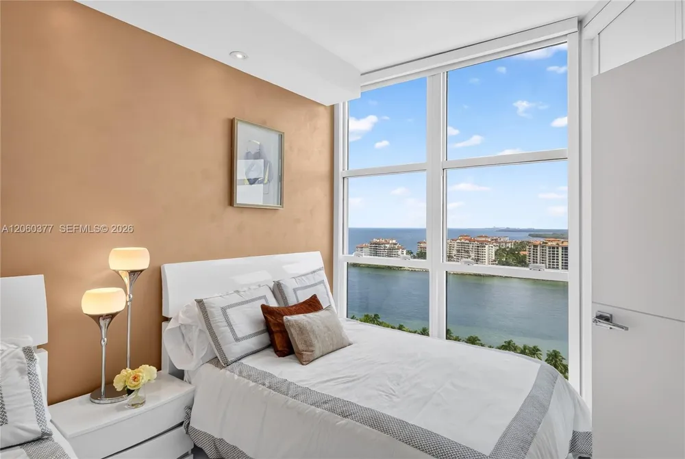 300 S Pointe Dr #2104 Miami Beach, FL 33139