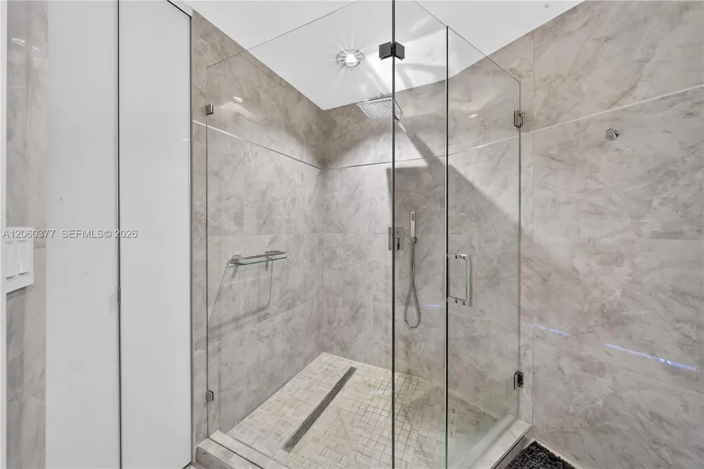 300 S Pointe Dr #2104 Miami Beach, FL 33139
