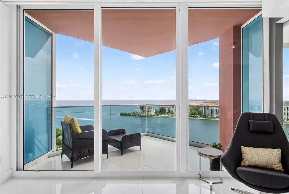 300 S Pointe Dr #2104 Miami Beach, FL 33139