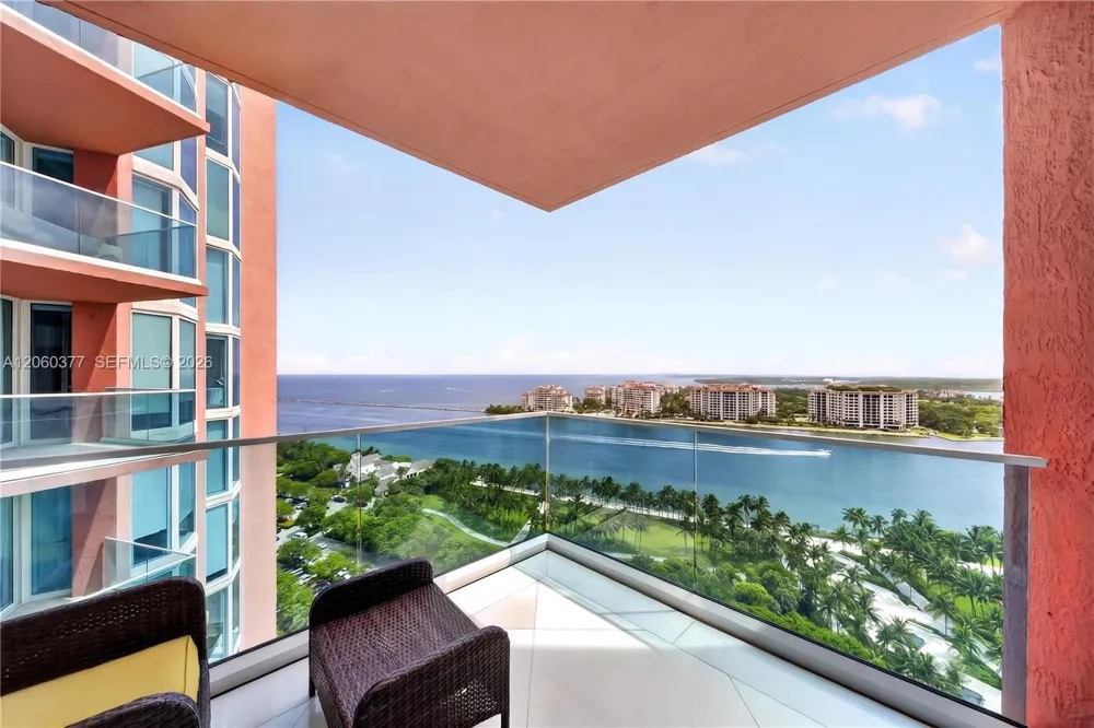 300 S Pointe Dr #2104 Miami Beach, FL 33139