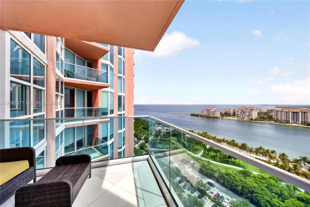 300 S Pointe Dr #2104 Miami Beach, FL 33139