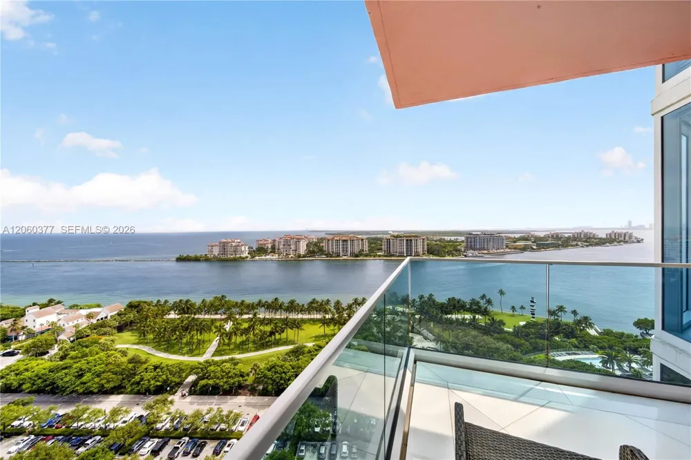 300 S Pointe Dr #2104 Miami Beach, FL 33139