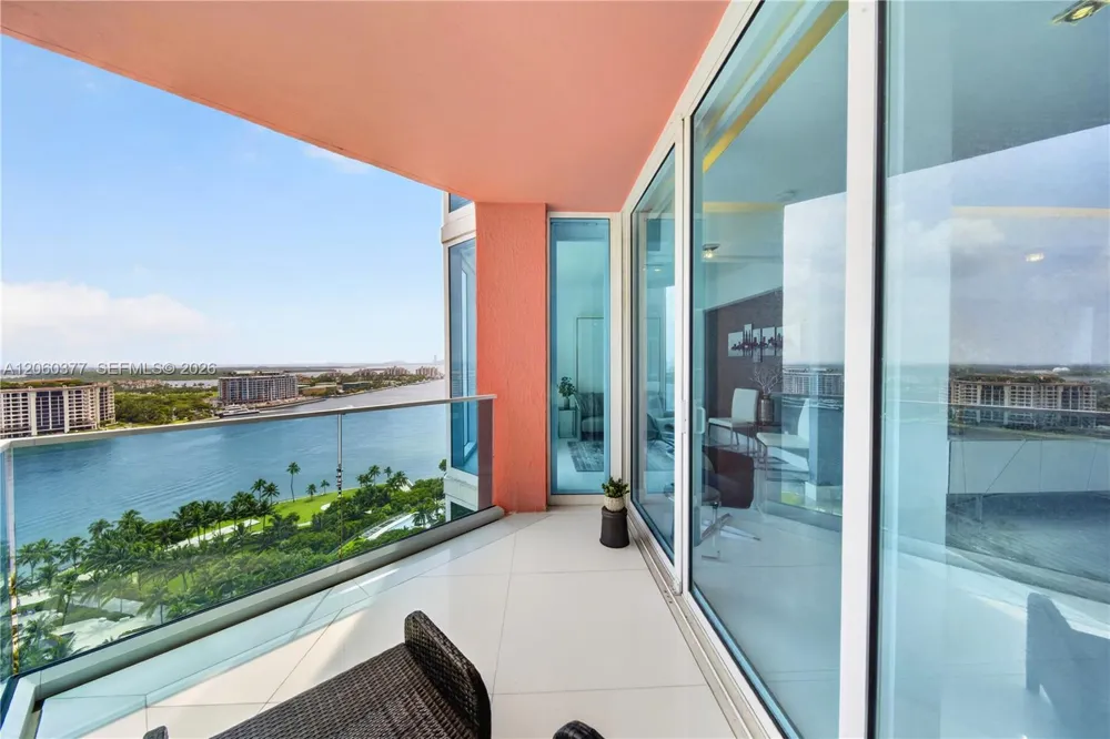 300 S Pointe Dr #2104 Miami Beach, FL 33139
