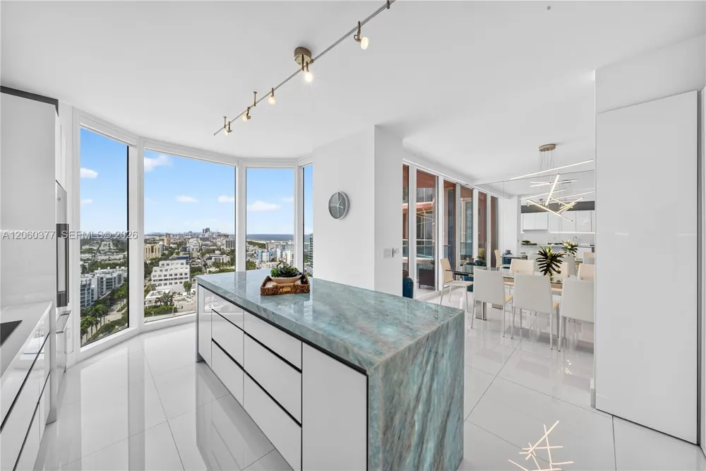 300 S Pointe Dr #2104 Miami Beach, FL 33139