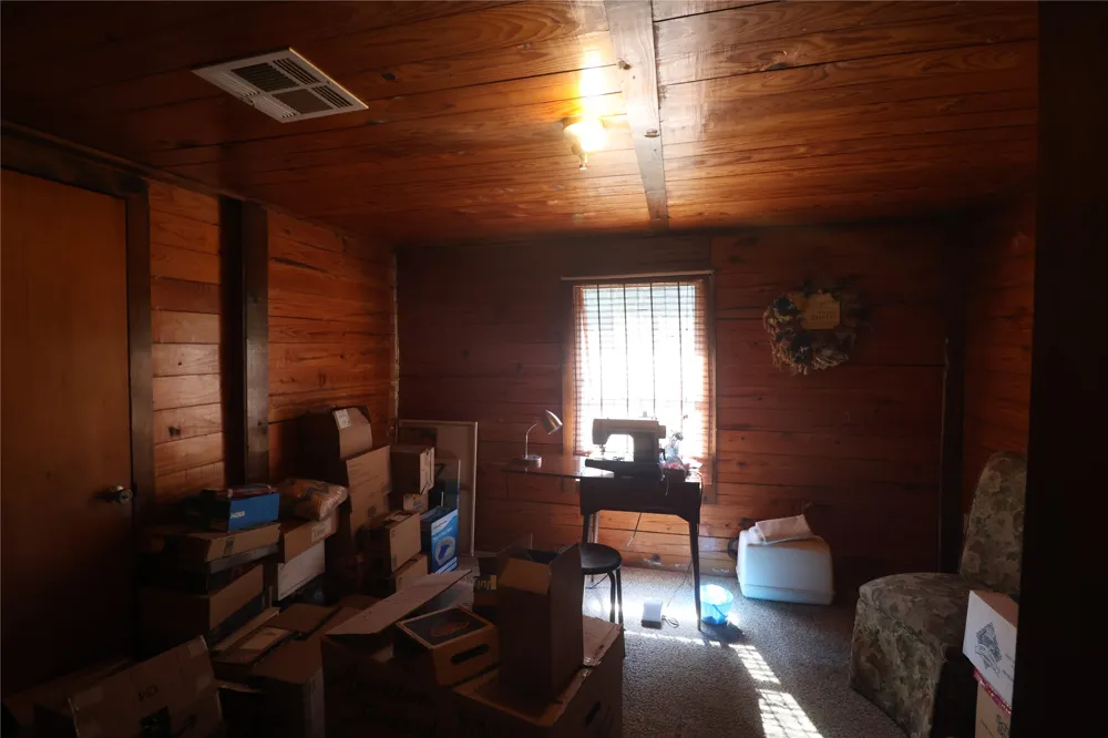 2601 Witte Poteau, OK 74953