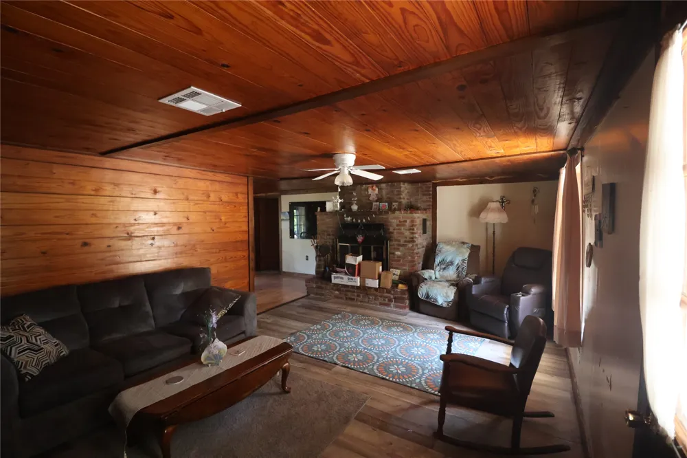 2601 Witte Poteau, OK 74953
