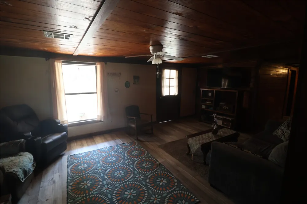 2601 Witte Poteau, OK 74953