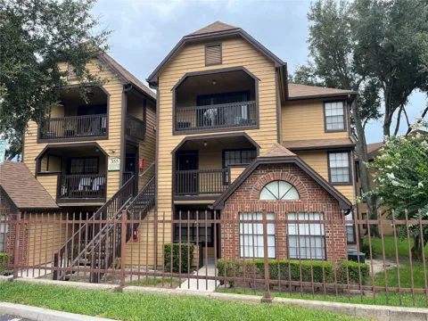 355 LAKEPOINTE DRIVE #102