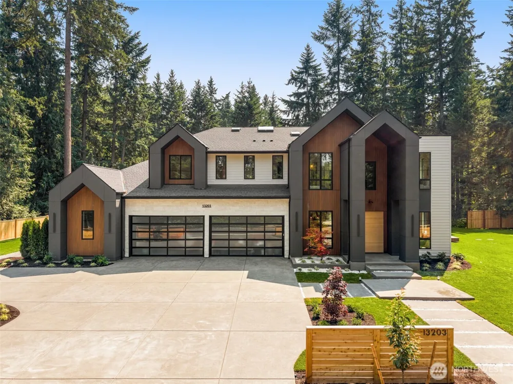 13203 NE 54th Place Bellevue, WA 98005