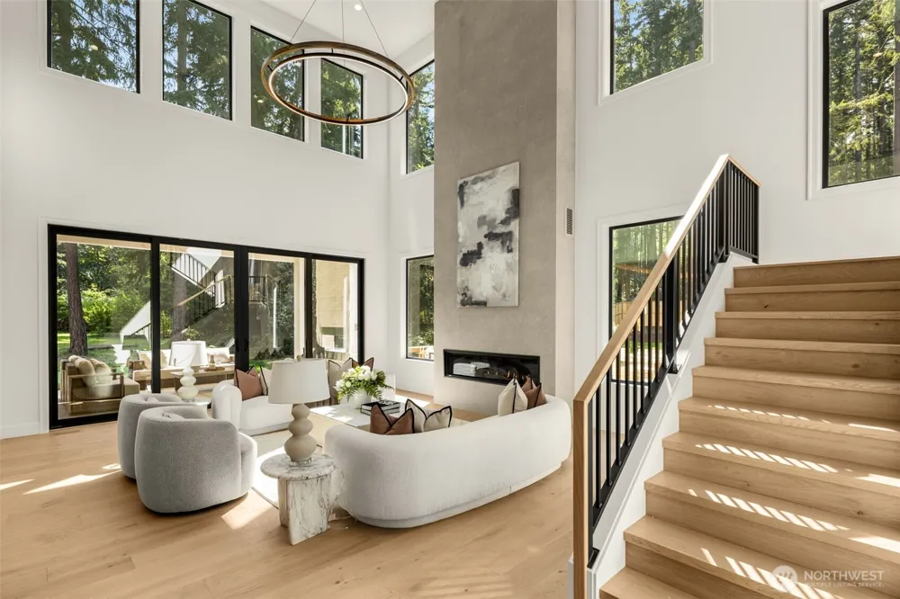 13203 NE 54th Place Bellevue, WA 98005