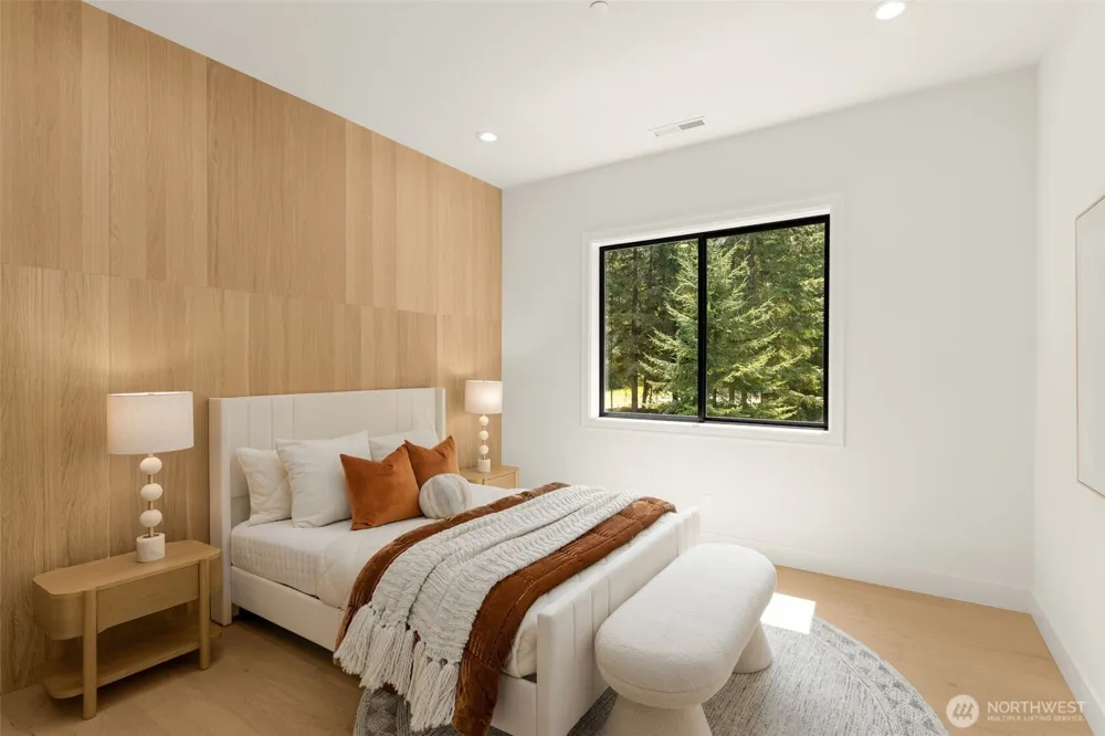 13203 NE 54th Place Bellevue, WA 98005