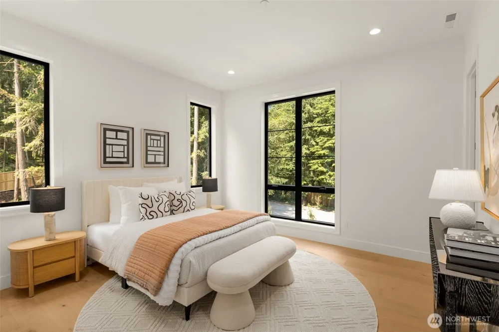 13203 NE 54th Place Bellevue, WA 98005