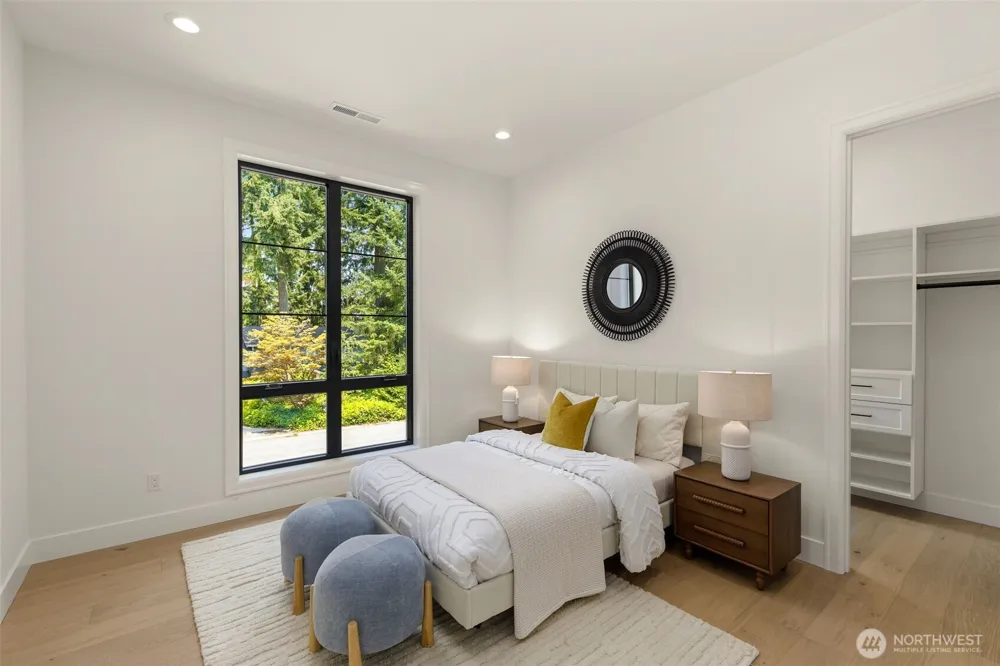 13203 NE 54th Place Bellevue, WA 98005