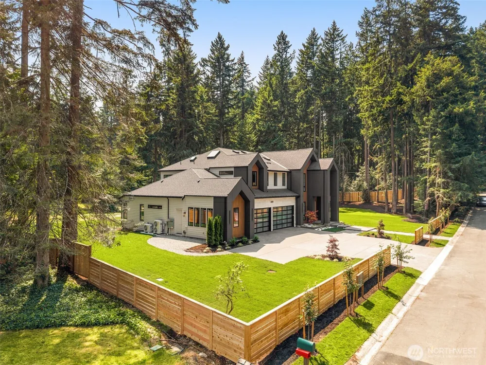 13203 NE 54th Place Bellevue, WA 98005