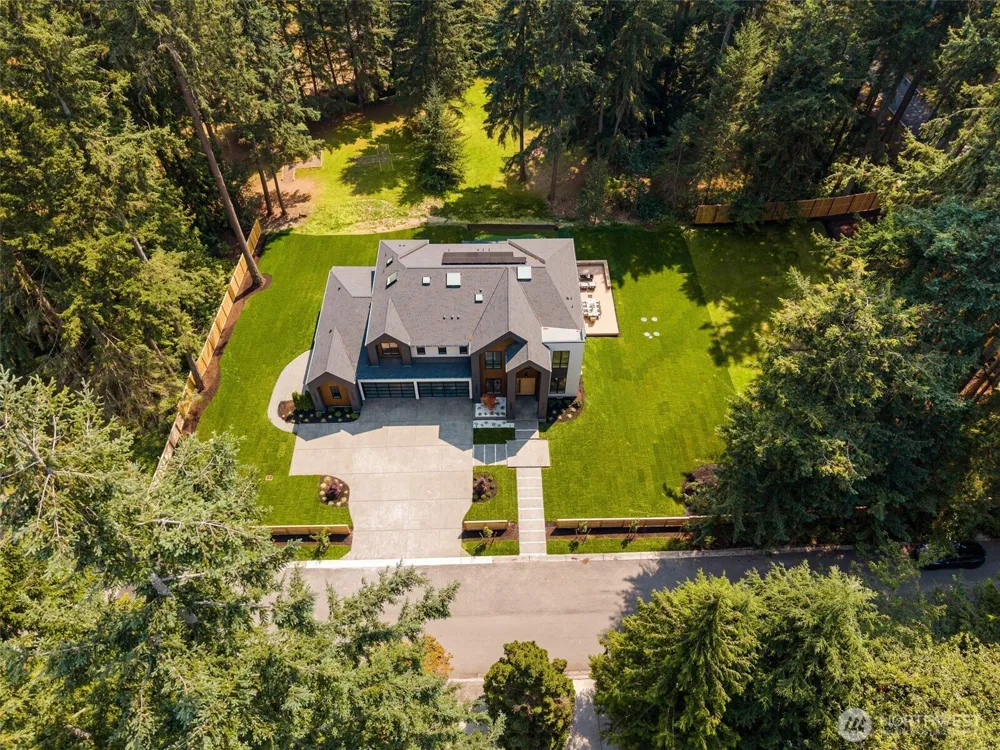 13203 NE 54th Place Bellevue, WA 98005