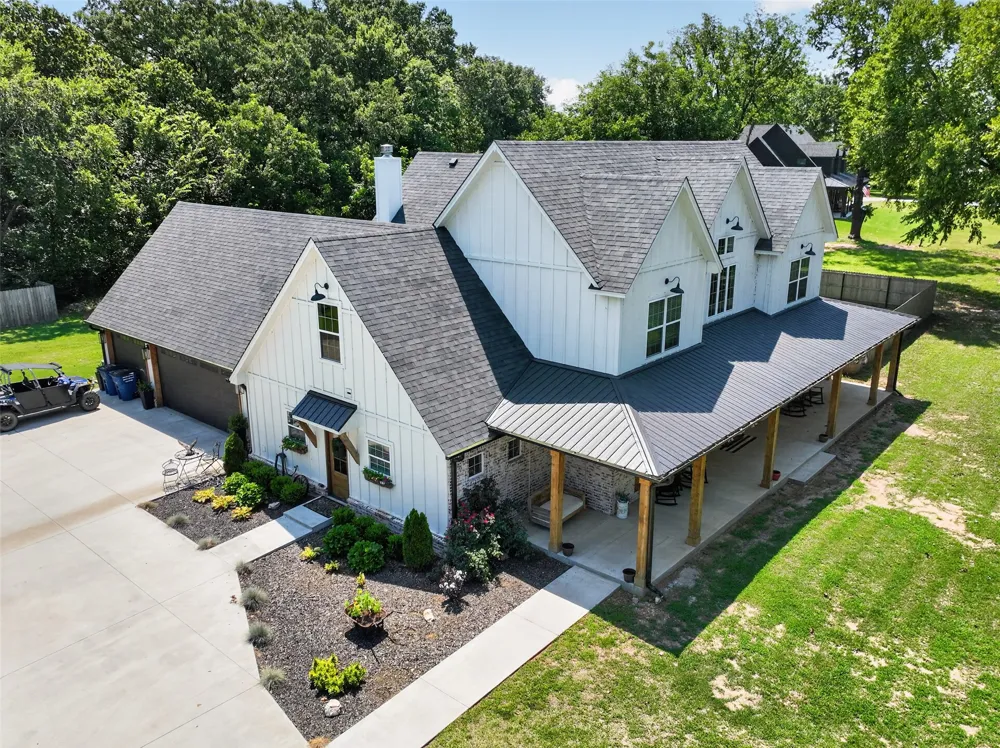 900 4389 LANE Pryor, OK 74361