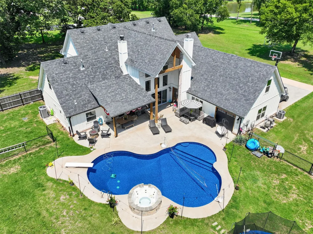 900 4389 LANE Pryor, OK 74361