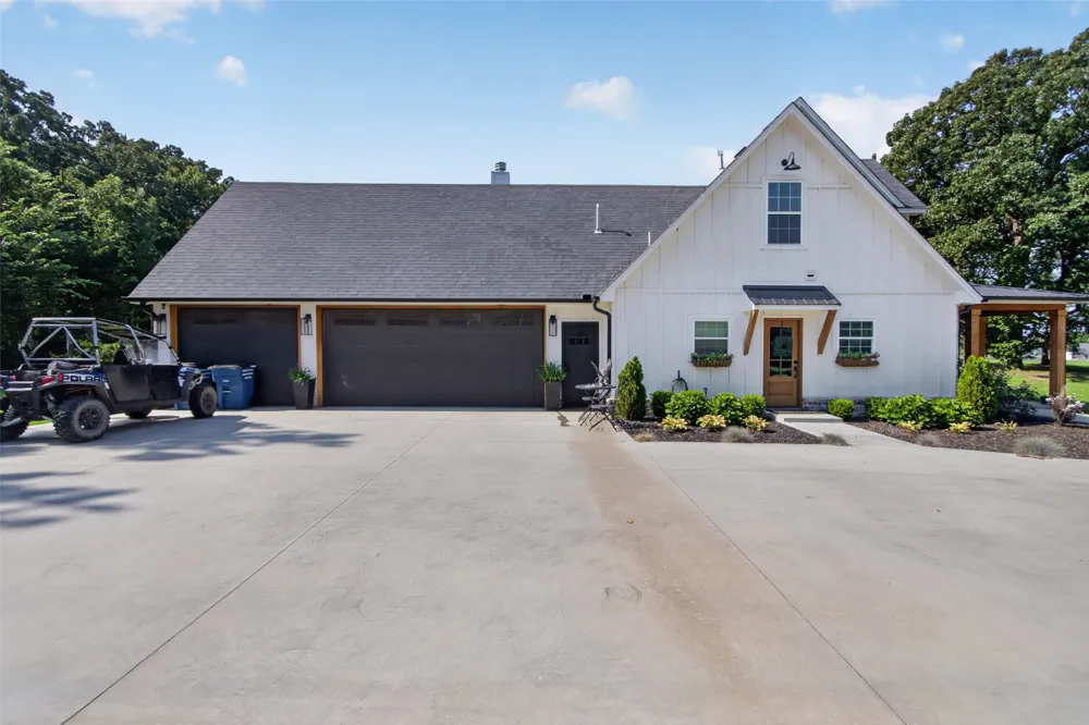 900 4389 LANE Pryor, OK 74361