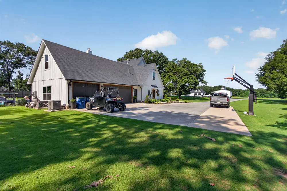 900 4389 LANE Pryor, OK 74361