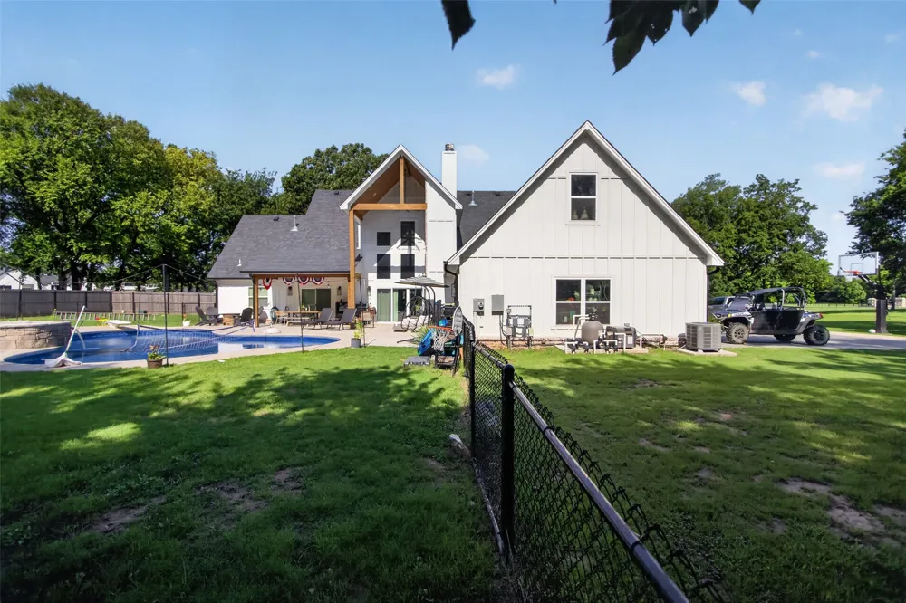 900 4389 LANE Pryor, OK 74361