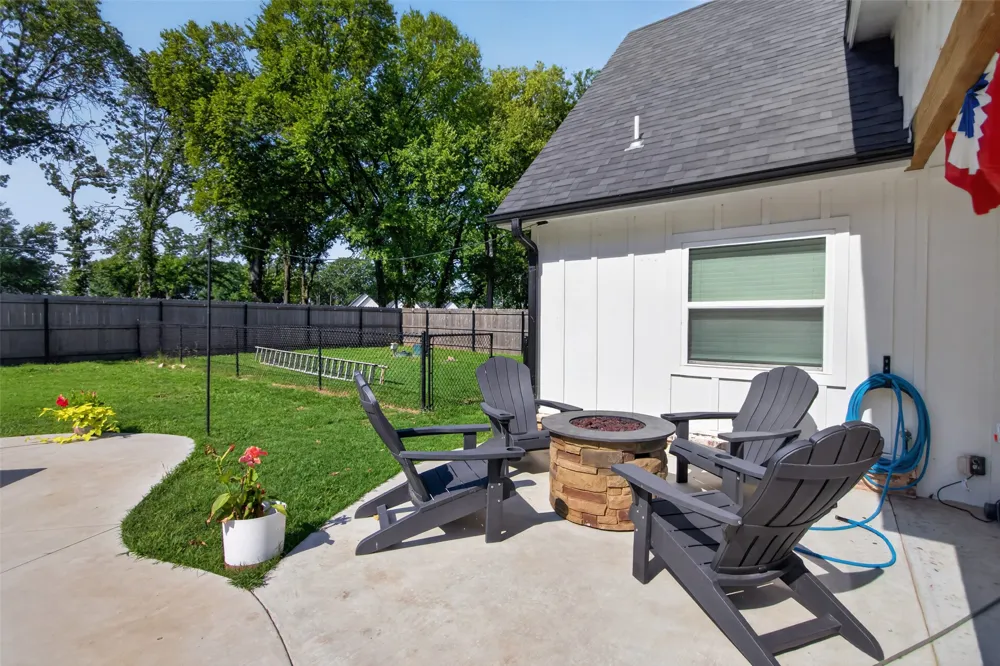 900 4389 LANE Pryor, OK 74361