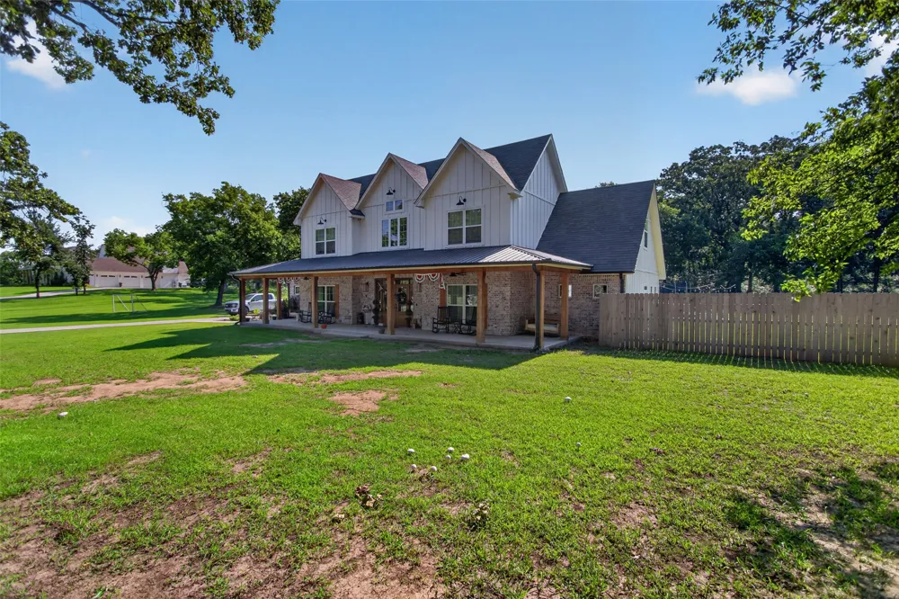 900 4389 LANE Pryor, OK 74361