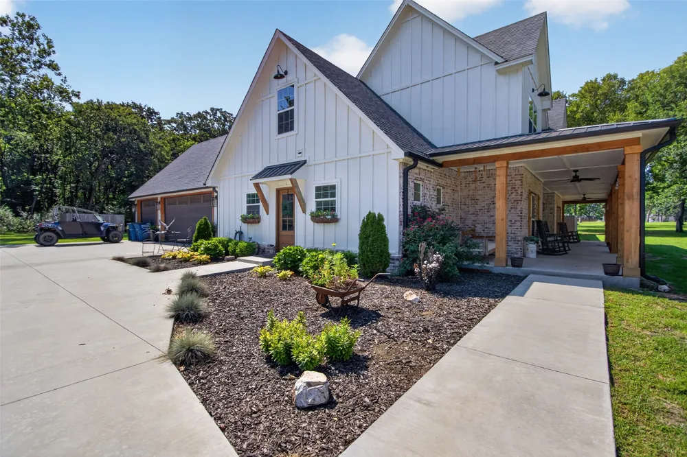 900 4389 LANE Pryor, OK 74361