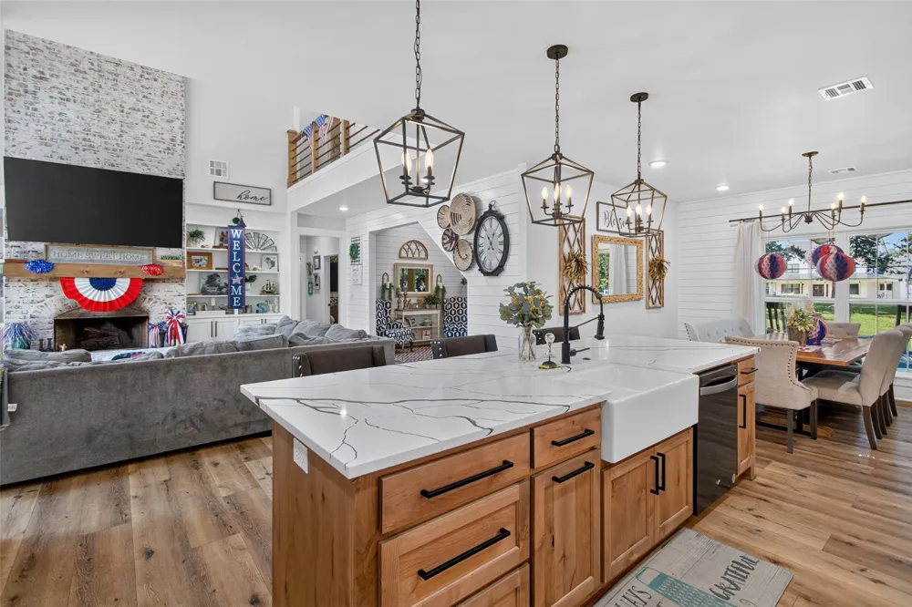 900 4389 LANE Pryor, OK 74361