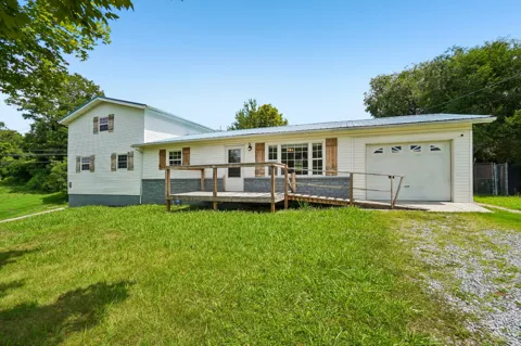 807 Hilltop Dr