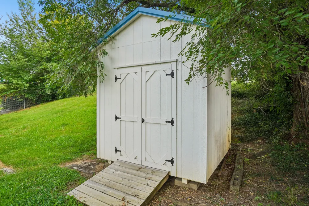 807 Hilltop Dr Greeneville, TN 37745