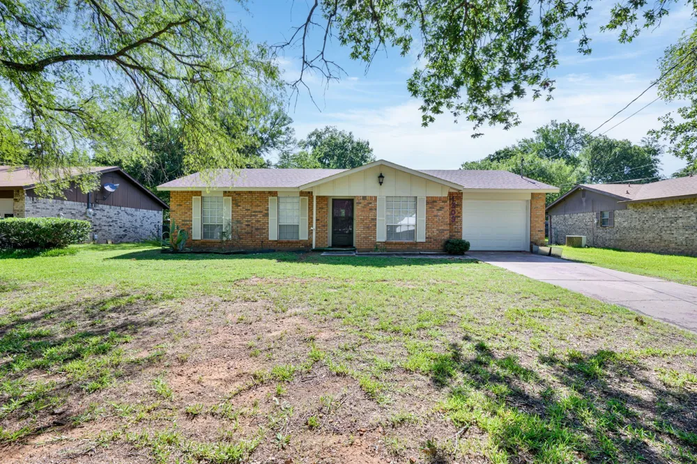 1309 East Street Graham, TX 76450