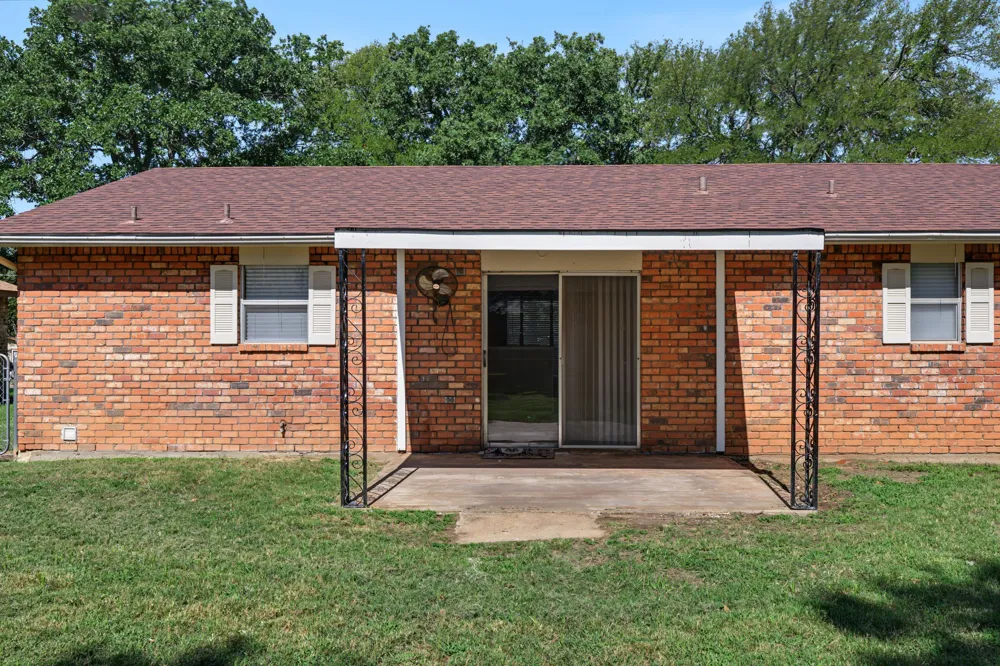 1309 East Street Graham, TX 76450