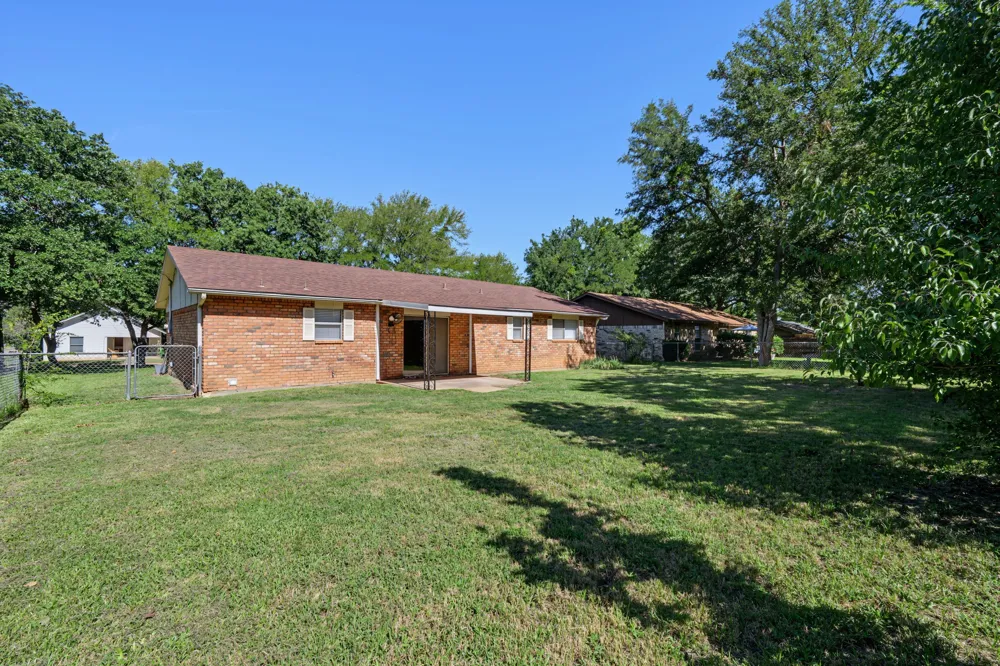 1309 East Street Graham, TX 76450