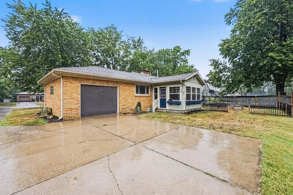 7666 Thomas Avenue Jenison, MI 49428