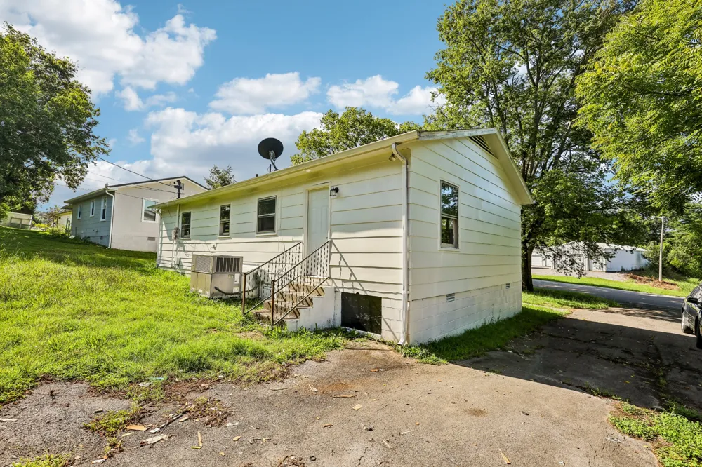 510 W Adams St Woodbury, TN 37190