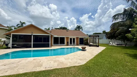1526 Cormorant Road