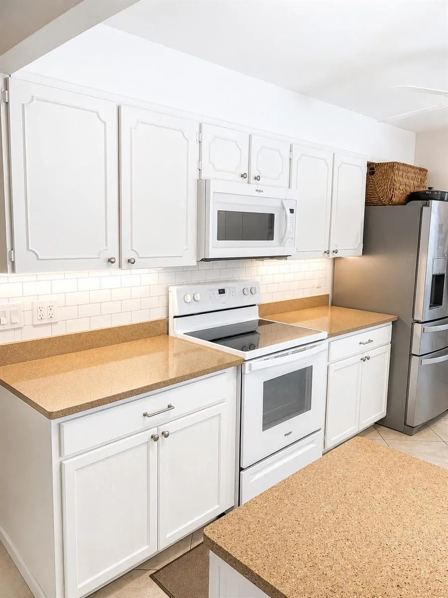4041 NE 27TH TERRACE Lighthouse Point, FL 33064
