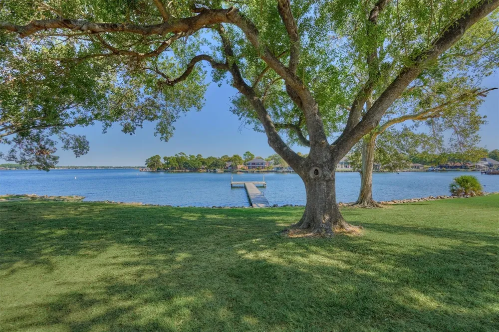 1428 Bowsprit Point Willis, TX 77318